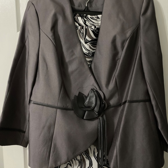 Women’s Gray Suit - Picture 2 of 5